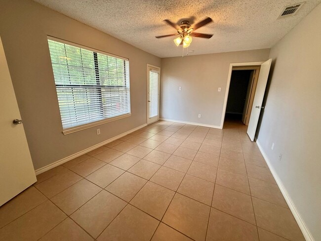 Building Photo - 3-bed/2-bath near Paluxy/Grande!
