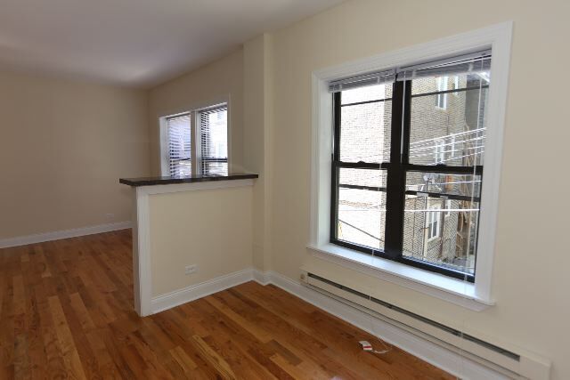 Building Photo - 629 W Cornelia Ave