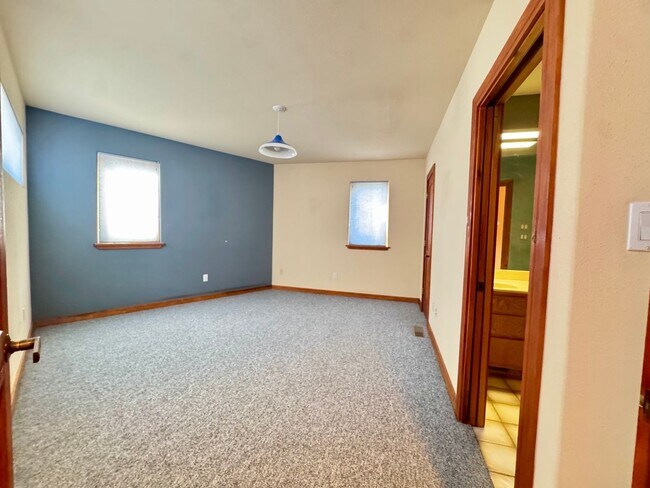 Building Photo - Sandia Heights Gem