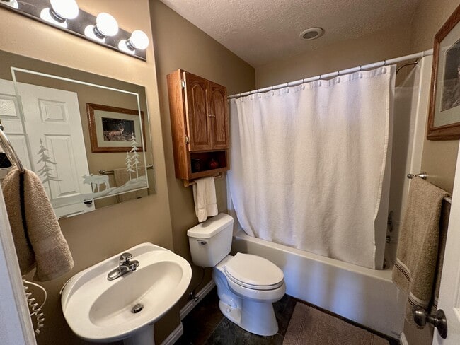 Building Photo - 3555 N Fox Run Dr