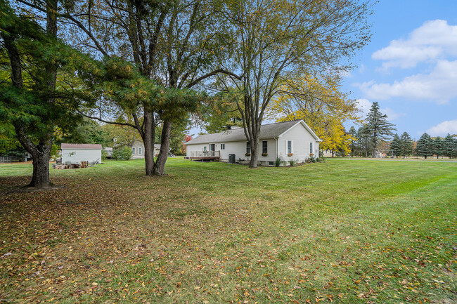 Building Photo - Jules Riverview Cottage