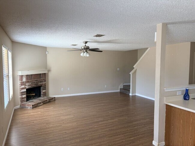 Building Photo - 1525 Melrose Ln