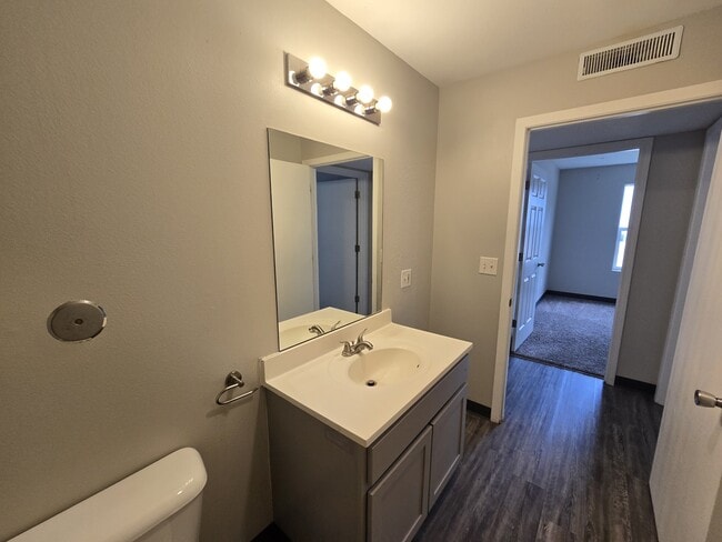 Building Photo - 60 Miller Ave SW