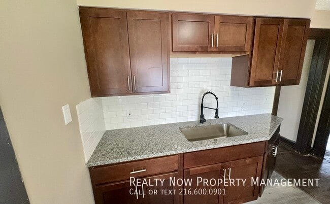 Building Photo - 11100 Lincoln Ave