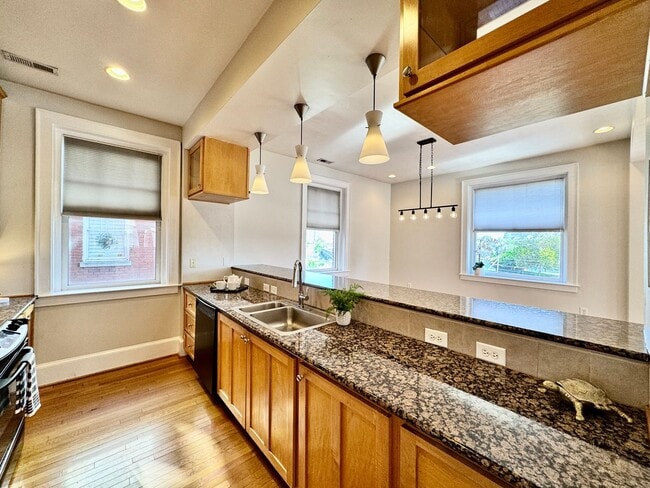 Building Photo - Amazing Garden-Style Condo Available NOW! ...