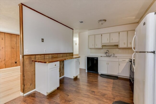 Building Photo - 3823 Fairington Dr