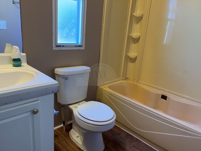 Building Photo - 3406 Valencia Dr