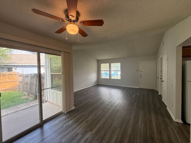 Building Photo - 512 Willowbend Cove