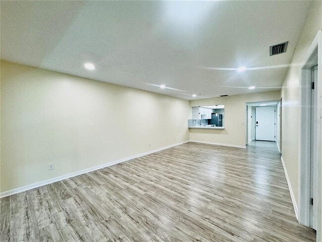 Building Photo - 1750 Belleair Forest Dr