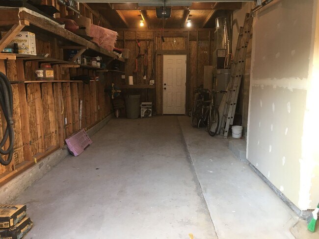 Building Photo - Updated 1930s Craftsman Duplex!