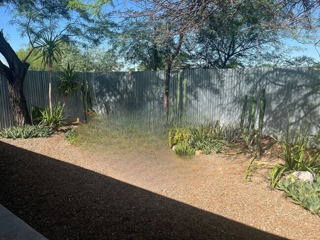 Building Photo - 3321 N Tyndall Ave