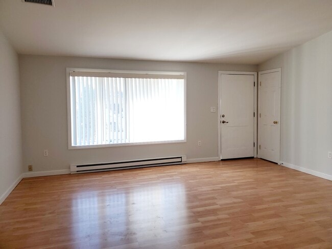 Building Photo - 23 Oakview Cir