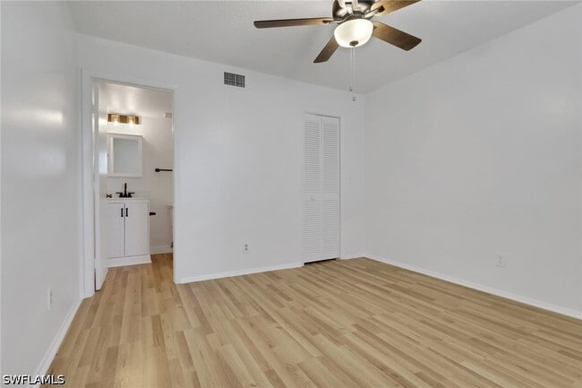 Building Photo - 3615 Boca Ciega Dr