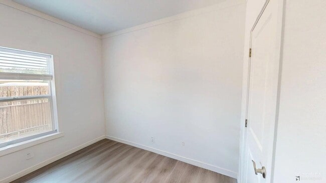 Building Photo - Clean new home in great location. close to downtown, parks, restaurants, shopping
