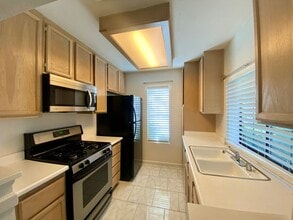 Building Photo - Cozy 2bd/2ba Gated Condo! W/ 2 Community Pools and Spa!