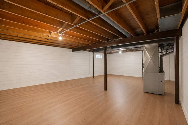 Building Photo - 543-545 N Crosby Ave