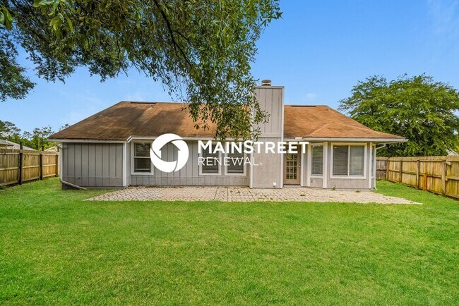 Building Photo - 3 Bedroom Pet-Friendly Home in JACKSONVILLE, FL with Main Street Renewal