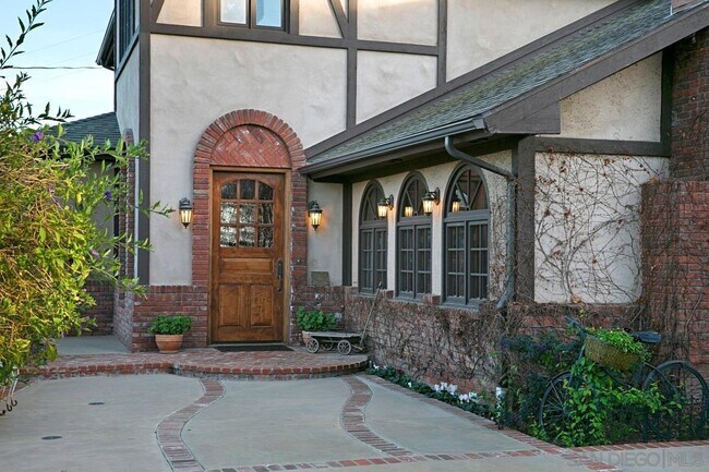 Building Photo - 1285 Horizon Ridge