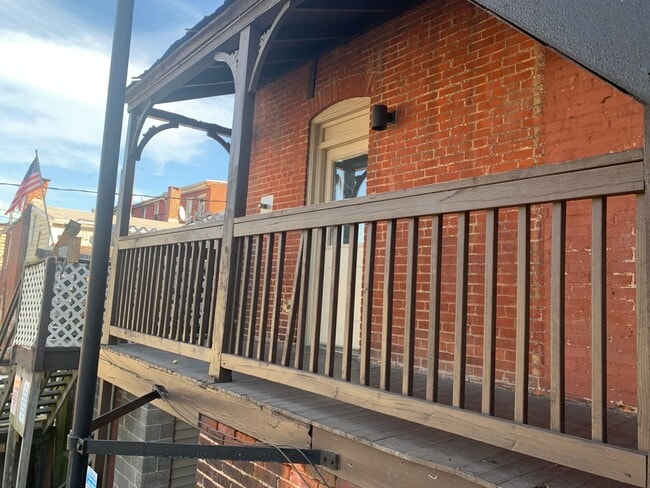 Building Photo - Downtown 1 Bedroom 2nd Floor-York City SD