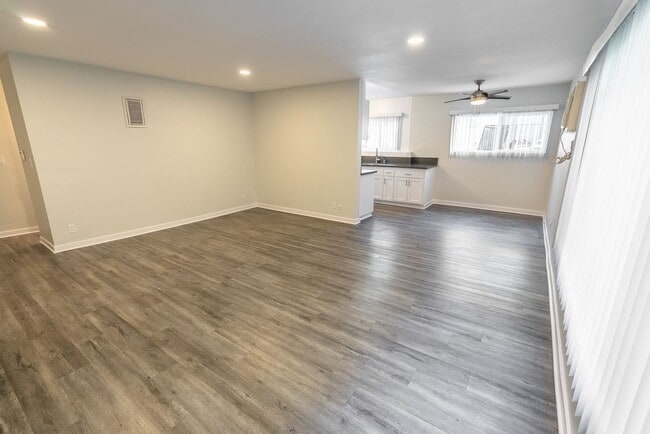 Interior Photo - 1944 Whitley Ave.