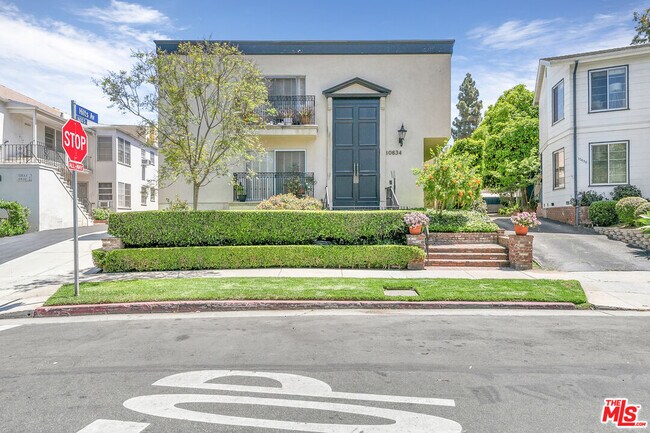 Building Photo - 10634 Holman Ave
