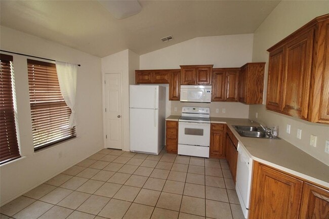Building Photo - 2821 Edgemere Dr