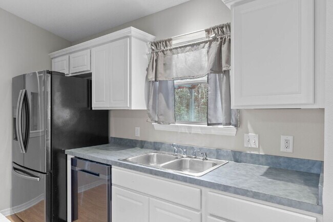 Building Photo - 312 Peggy Dr