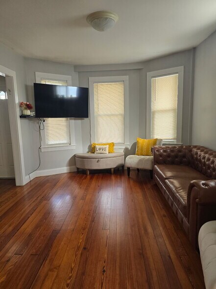 Building Photo - 175 Wilson St