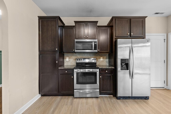 Building Photo - 518 New Hanover Trl