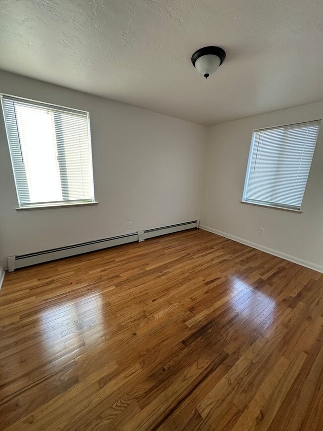 Building Photo - 4 bedroom 2 bathroom Sinlge Family House in metro Denver