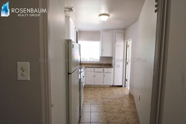 Building Photo - 2925 N 19th Ave