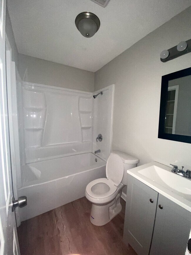 Building Photo - 8520 - 8522