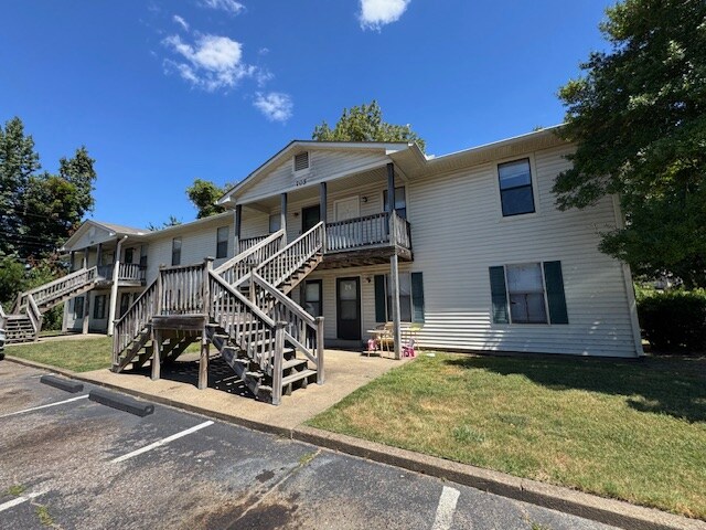 Building Photo - 705 W Washington Ave