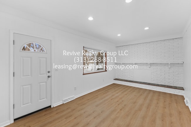 Building Photo - 5337 Botsford Ave