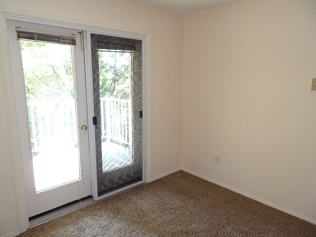 Building Photo - Modern 2-Bedroom Condo in Bellevue’s Merce...