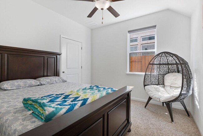 Building Photo - 232 Barton Oak Trl