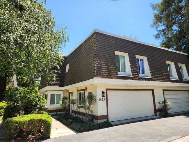 Building Photo - Redwood city townhouse