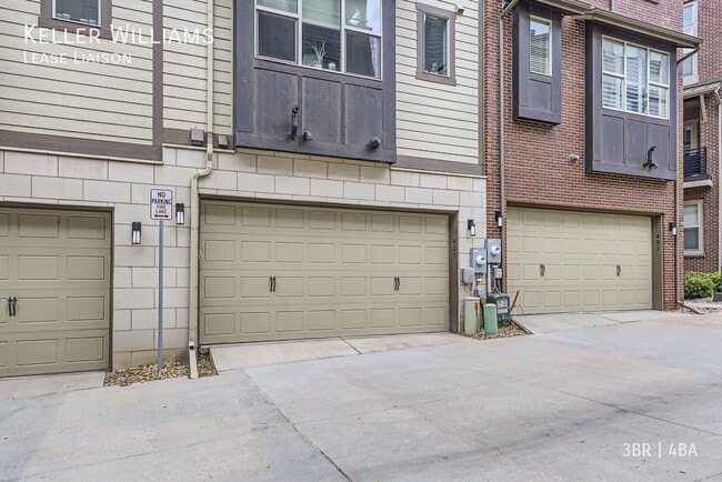 Building Photo - 427 Primrose Ln