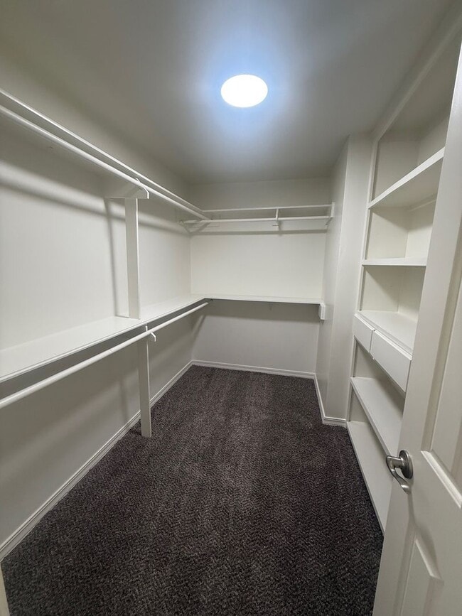 Building Photo - Garden Home