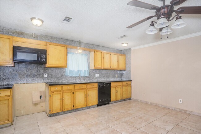 Building Photo - 16900 Wellborne Rd