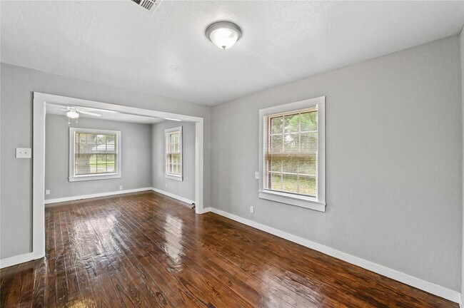 Building Photo - 4125 Dockrell St