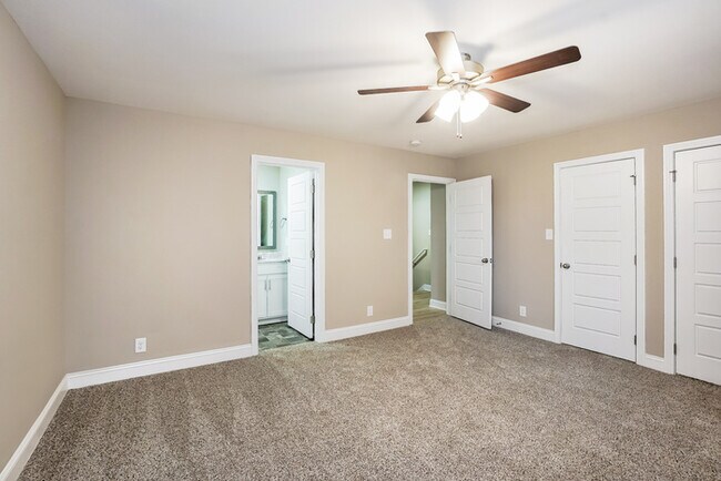 Building Photo - Modern Townhome with Attached Garage and Hookups