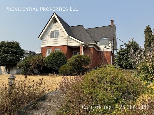 Building Photo - 424 8th Ave W