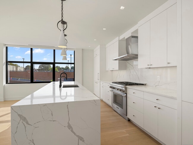 Building Photo - 116 Sherman St