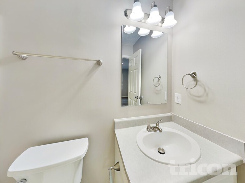 Building Photo - 1730 E Fork Dr