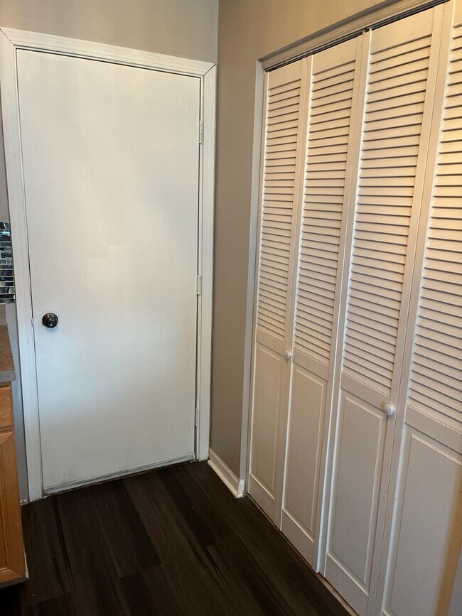 Building Photo - 1858 S Fallbrook Dr