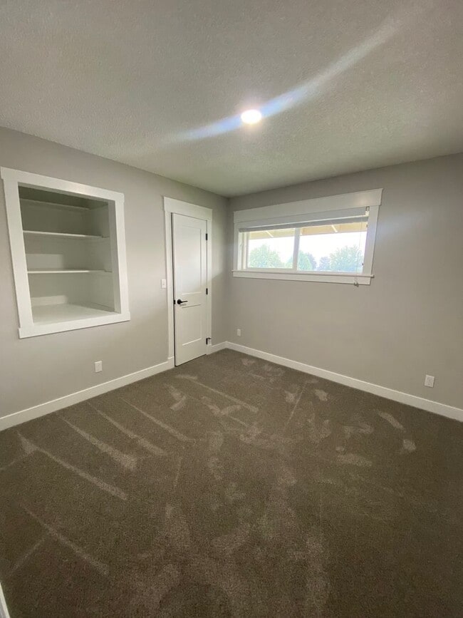 Building Photo - 20/22 Poplar Ave.