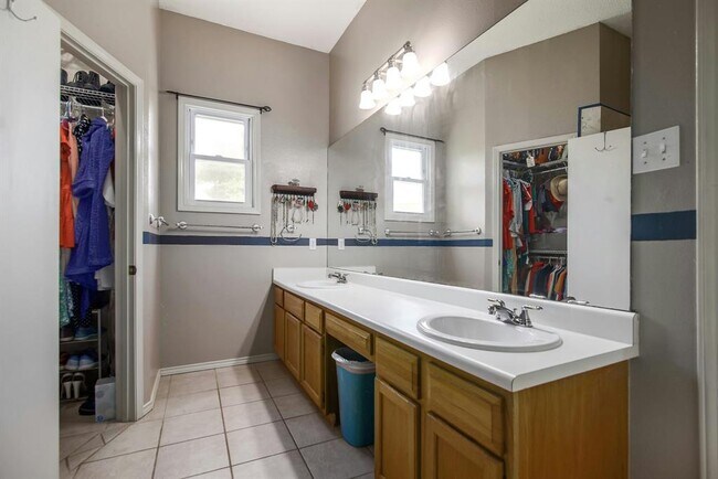 Building Photo - 709 Sapling Cove