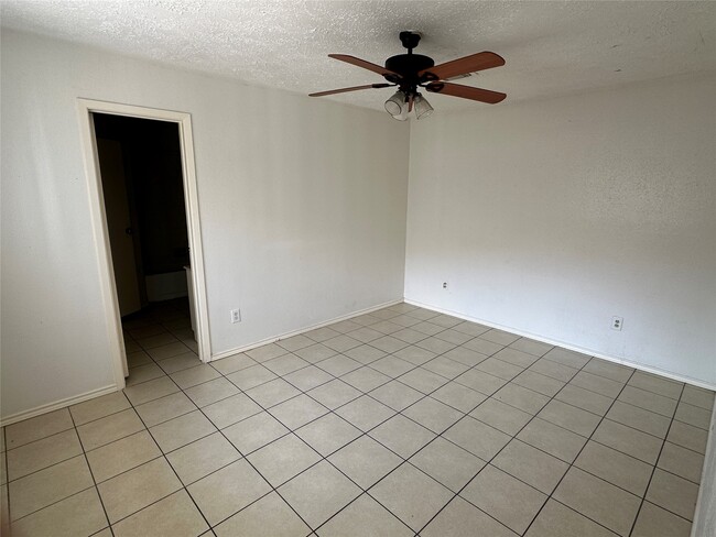 Building Photo - 6939 Greenyard Dr