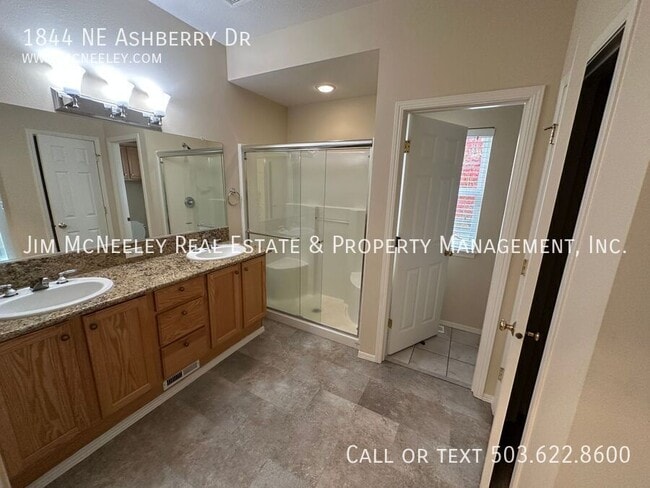 Building Photo - 1844 NE Ashberry Dr